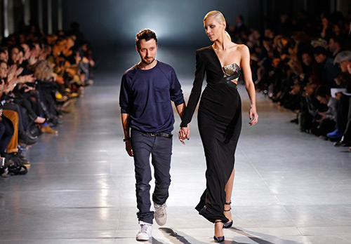 Que se cache-t-il derrière le changement fréquent de créateurs de marques de mode ?