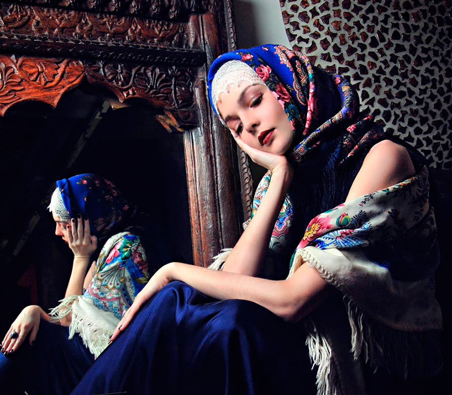 Comment nouer et porter un châle Pavloposad