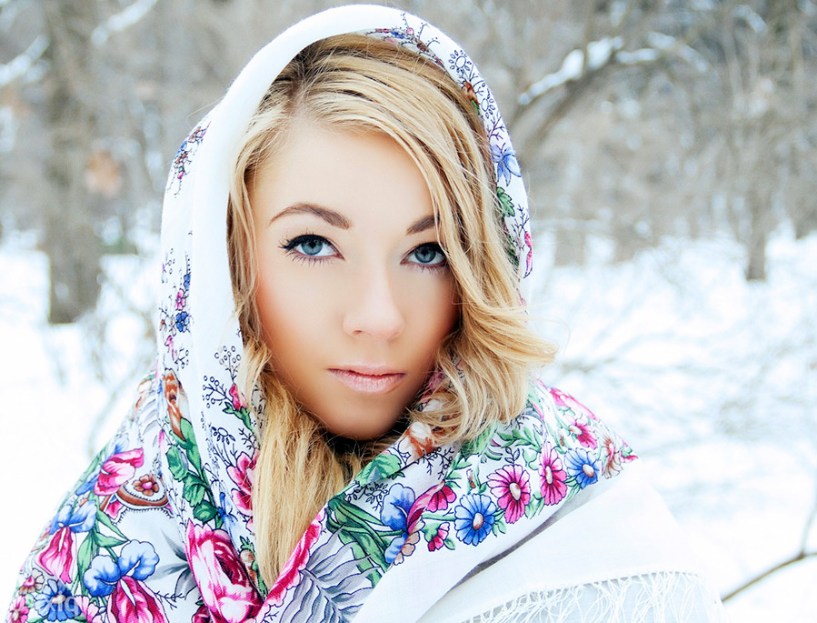 Qu'il est beau de porter un châle Pavloposad