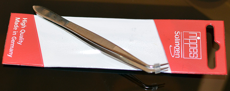 Pince à épiler pour enlever les tiques