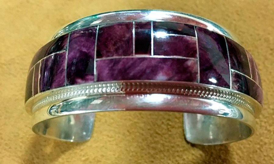 Pierre enchanteresse de la rivière Chara ou le miracle des lilas de Sibérie