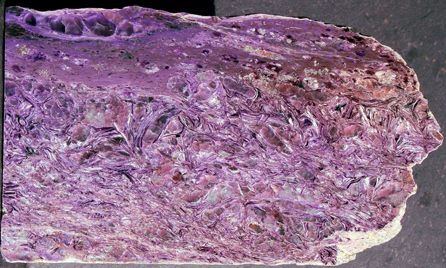 Pierre charoïte - photo et propriétés de la pierre