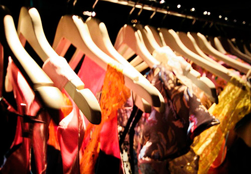 Comment les marques de mode nous trompent et nous en sommes satisfaits