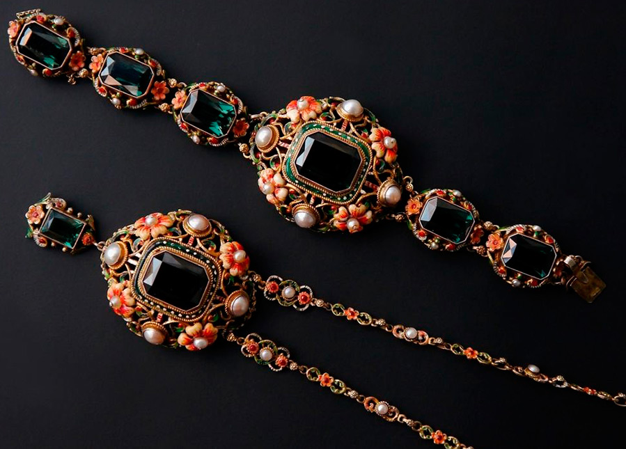 bijoux en émail d'or