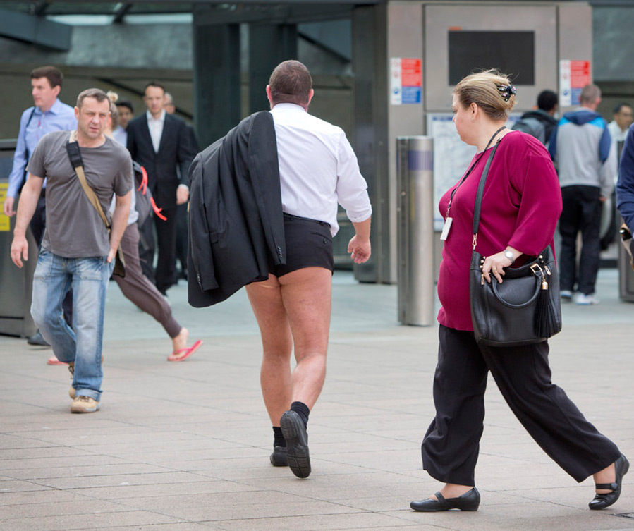 Hommes en short court