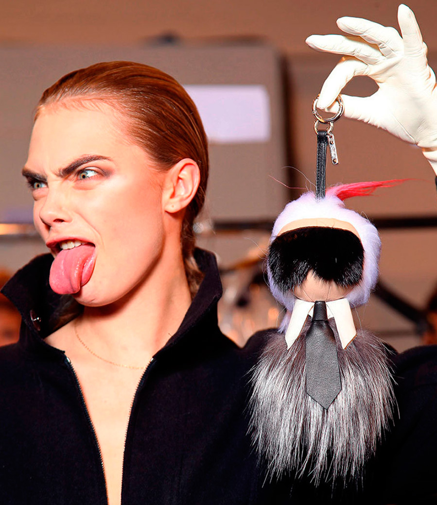 Chat pelucheux et autres jouets en fourrure pour un sac ou un sac à dos