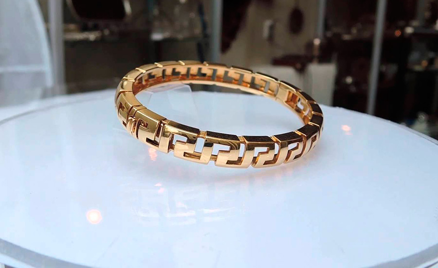 Ornement de méandre grec dans l'histoire et la mode