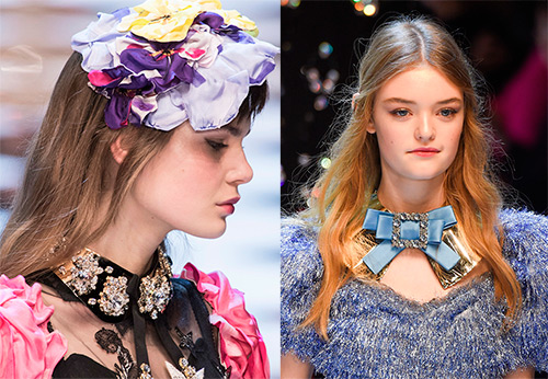 Noeud et rubans de velours autour du cou