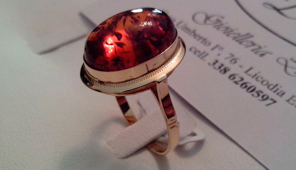 Bague avec pierre d'ambre