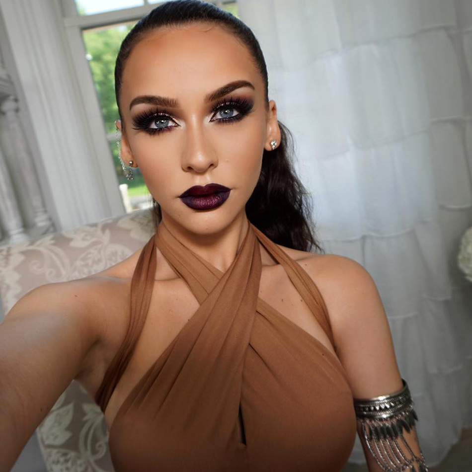 Maquillage par la blogueuse beauté Carli Bybel