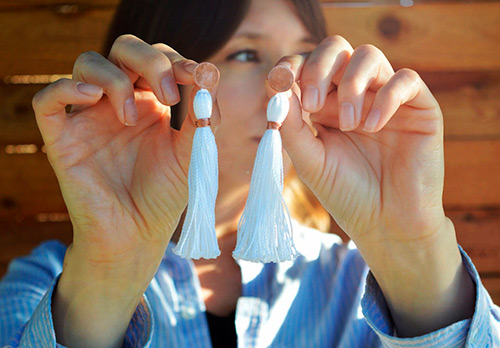 Boucles d'oreilles Brush - comment choisir une couleur et quoi porter