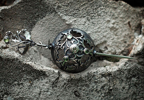 Fibule à fermoir broche dans l'histoire et la modernité