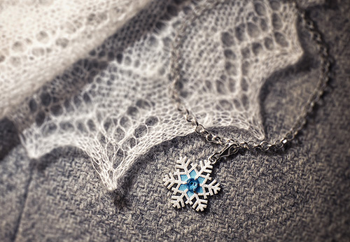 Châle et bijoux en duvet d'Orenbourg