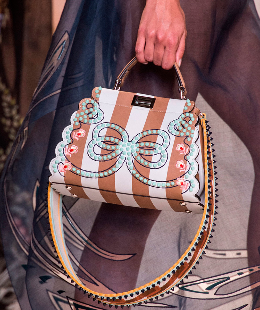 Sacs et chaussures à rayures Fendi