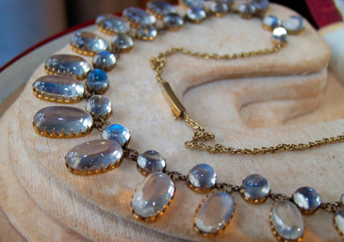 Qui convient aux bijoux en pierre de lune