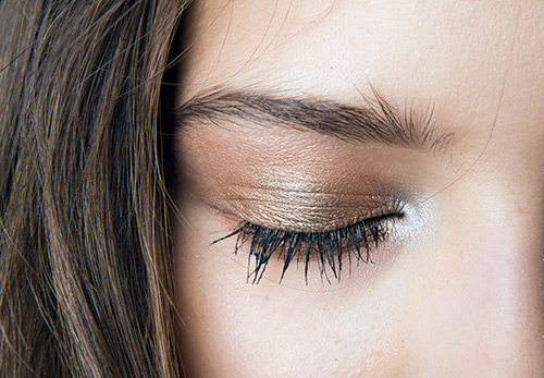 Forme de sourcil à la mode et belle 2025-2026