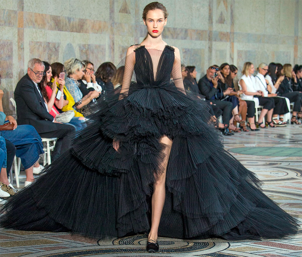 Robe noire Giambattista Valli