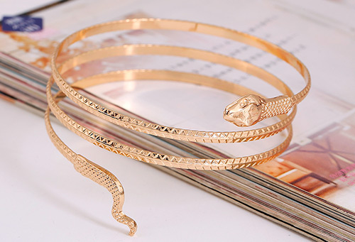 Les bracelets d'épaule comme alternative au tatouage