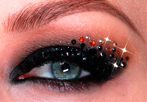 Idées de maquillage avec des strass et des paillettes