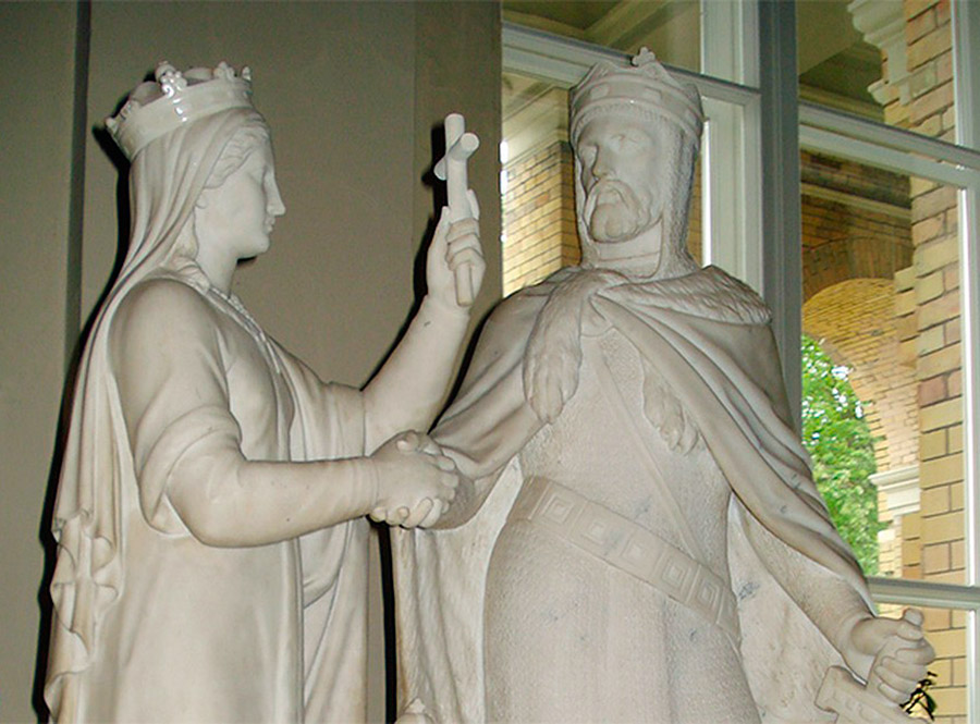 Robes de mariée médiévales et cérémonie de mariage à Lida