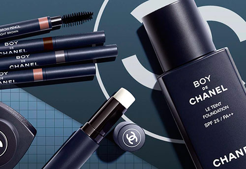 Quand les hommes utiliseront-ils le fond de teint et le rouge à lèvres ?