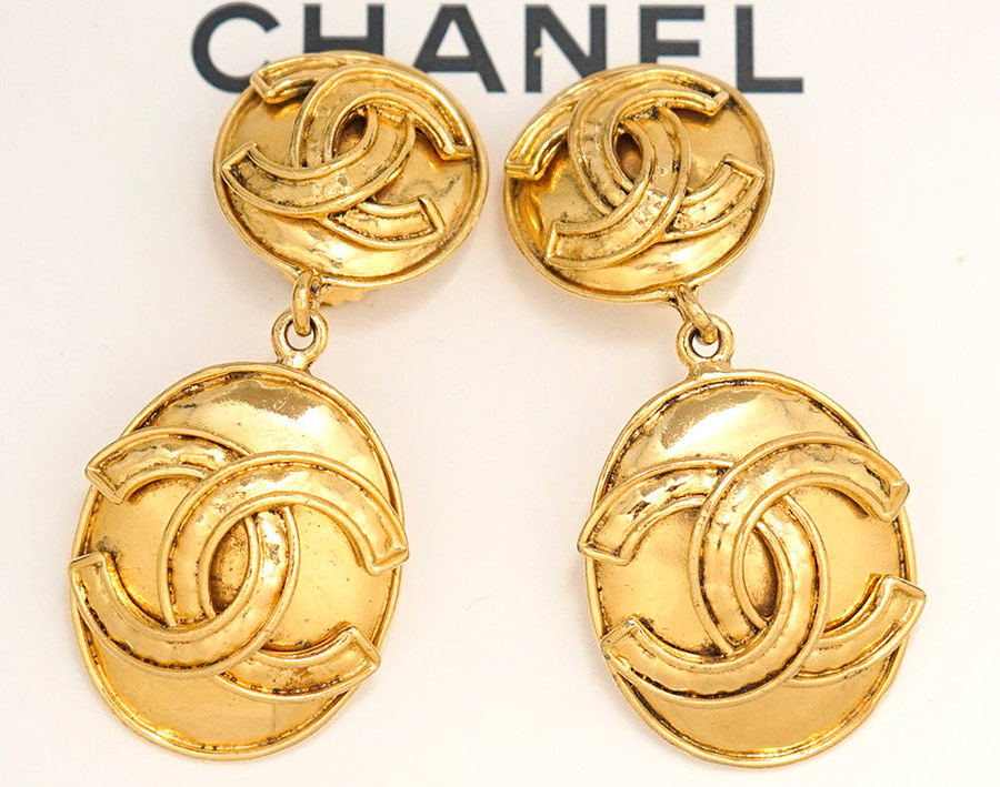 Pourquoi acheter des boucles d'oreilles Chanel vintage