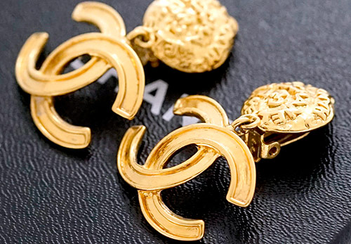 Pourquoi acheter des boucles d'oreilles Chanel vintage