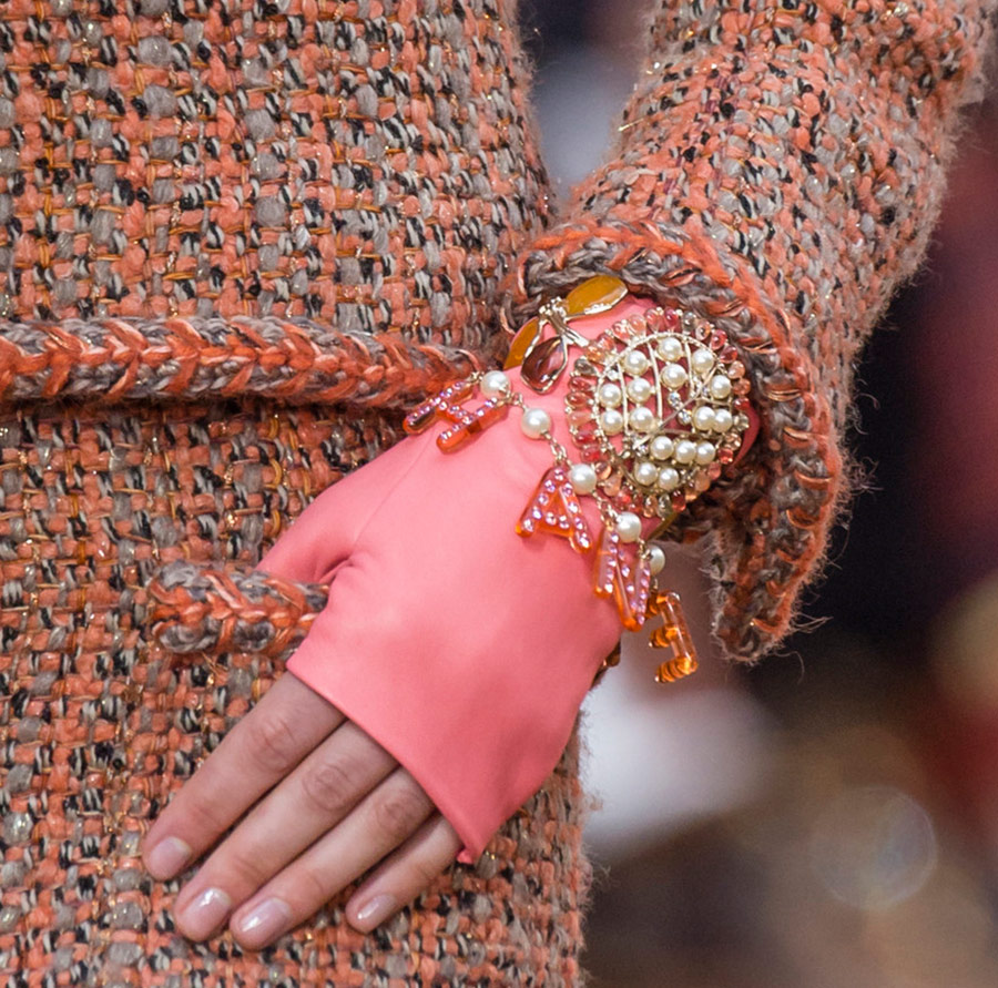 Gants mitaines de Chanel pour l'automne et l'hiver 2025-2026