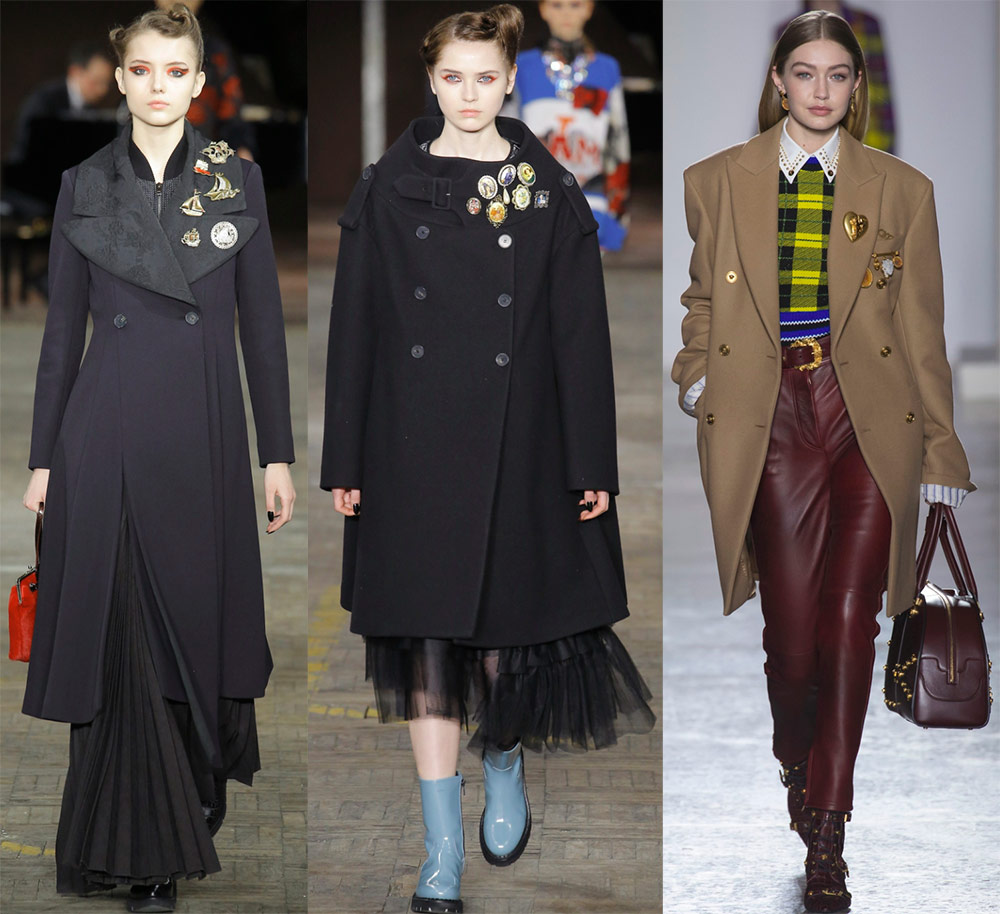 Plusieurs broches sur le manteau