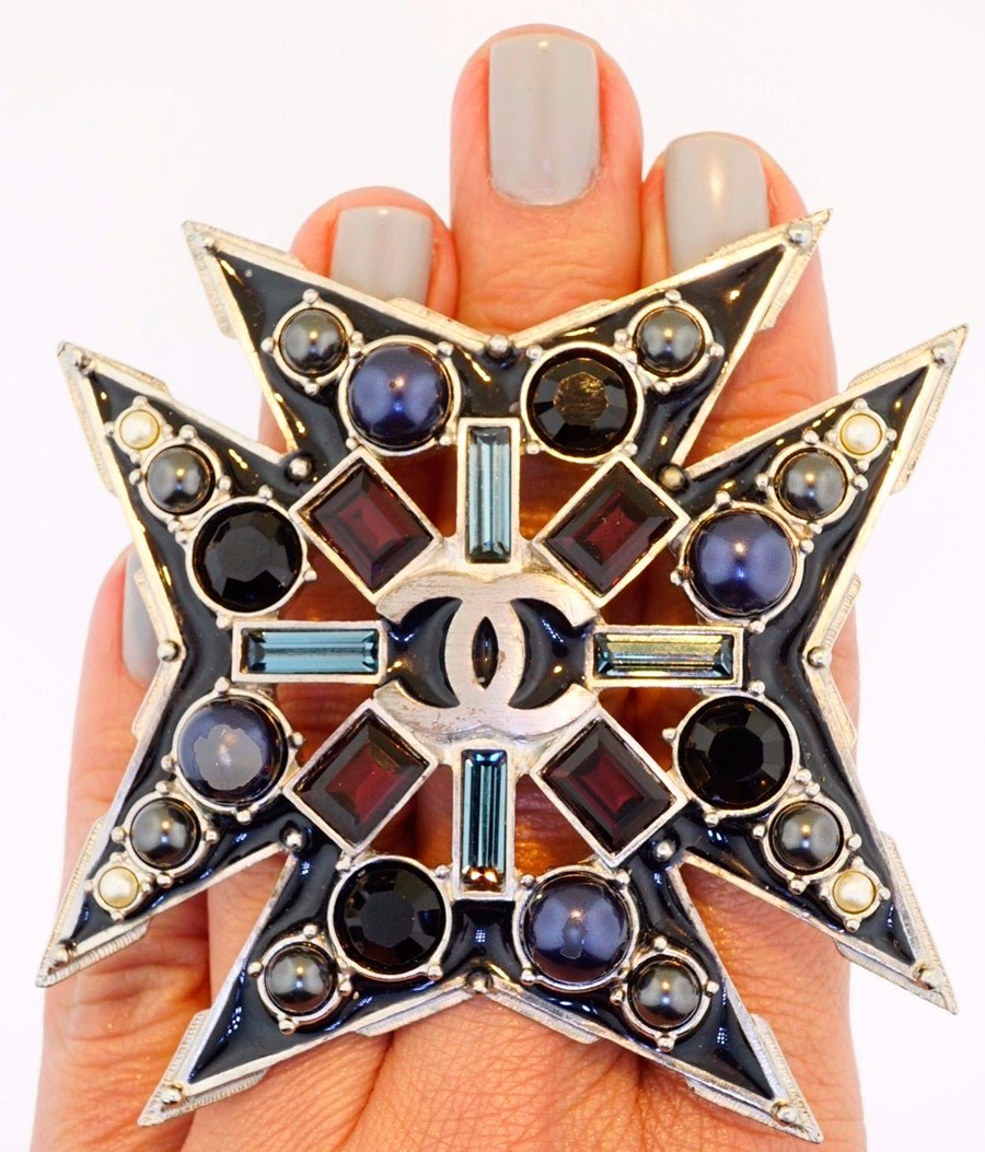 Croix de Malte par Chanel