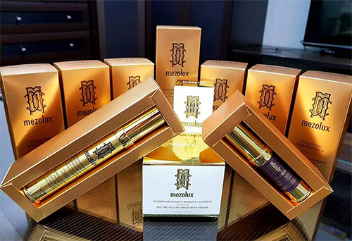 Cosmétique bio-renforçante pour un contour du visage net et une peau retendue