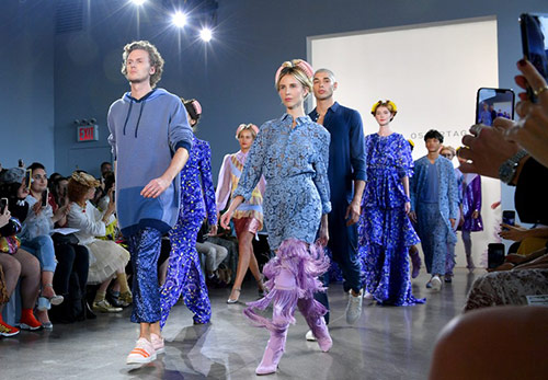 Comtesse et mannequin de la collection printemps-été 2026