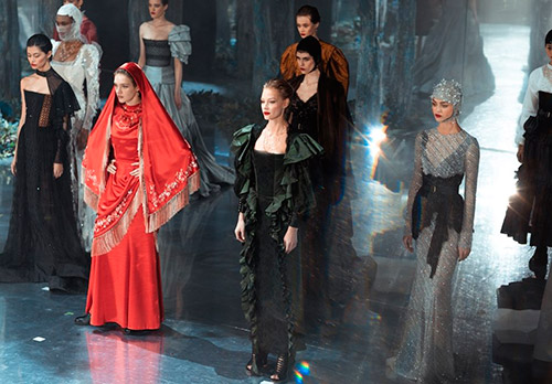 Robes chics Ulyana Sergeenko printemps-été 2026