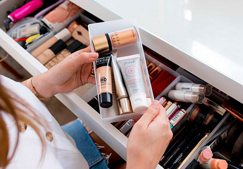 Pourquoi est-il important de lire les instructions pour les cosmétiques