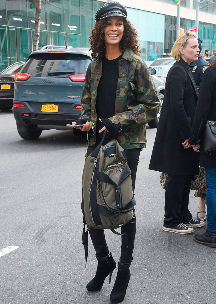 Le style de rue de Joan Smalls