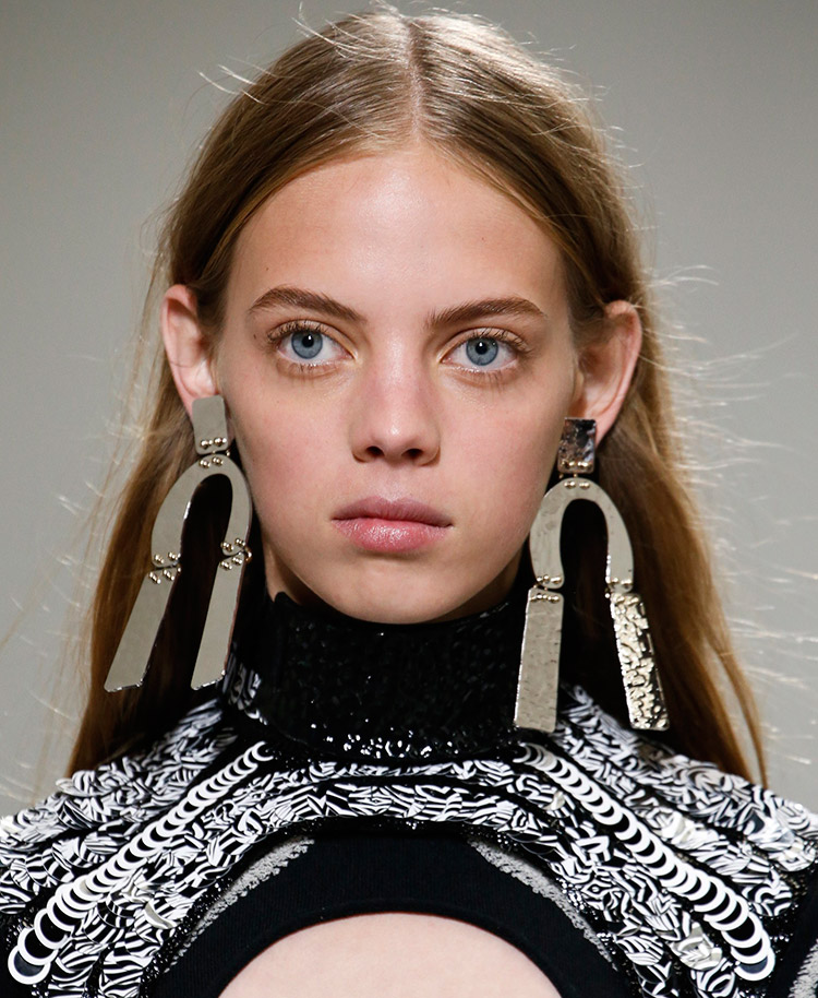 Top modèle Mariana Saragosse