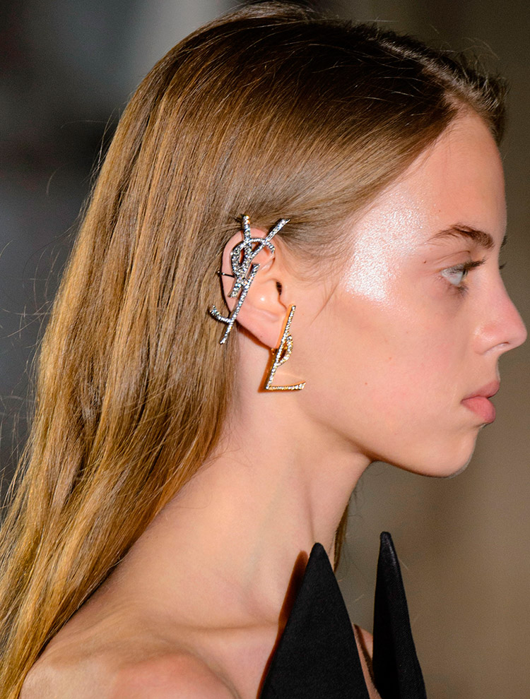 Top modèle Mariana Saragosse