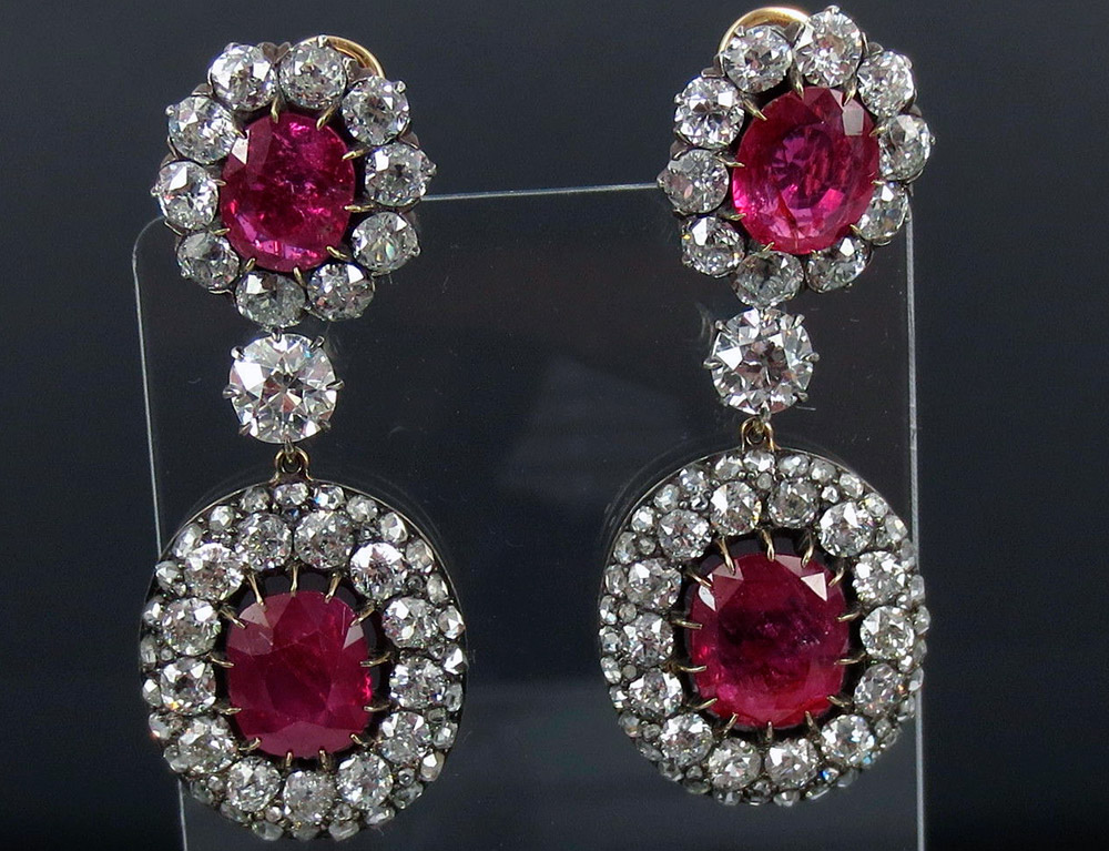 Boucles d'oreilles avec rubis