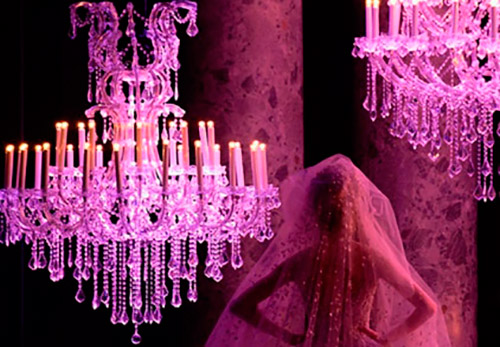 Boucles d'oreilles lustre - avantages et inconvénients des bijoux