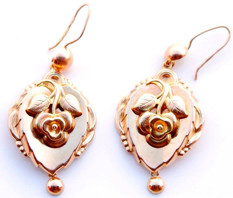 Boucles d'oreilles en or de l'URSS