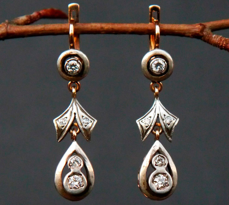 Boucles d'oreilles en or de l'URSS