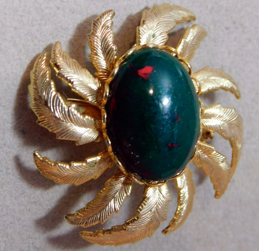 De beaux bijoux avec une pierre héliotrope