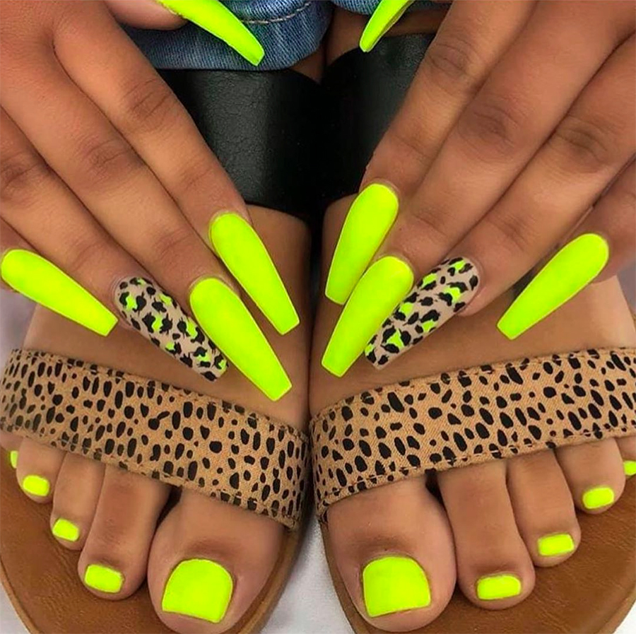 Conception d'ongles à imprimé léopard