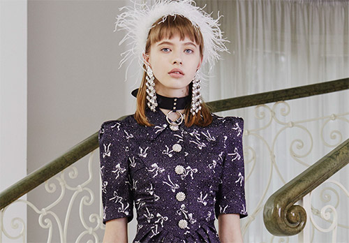 Comment porter des boucles d'oreilles rideaux à la mode - tendances bijoux