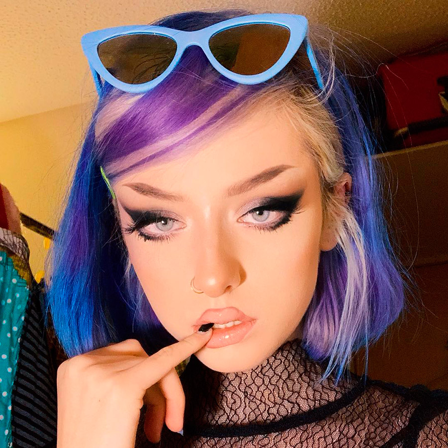 Coloration des cheveux brillante pour les adolescentes