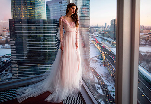 Robes de mariée roses - choisissez votre propre teinte et style