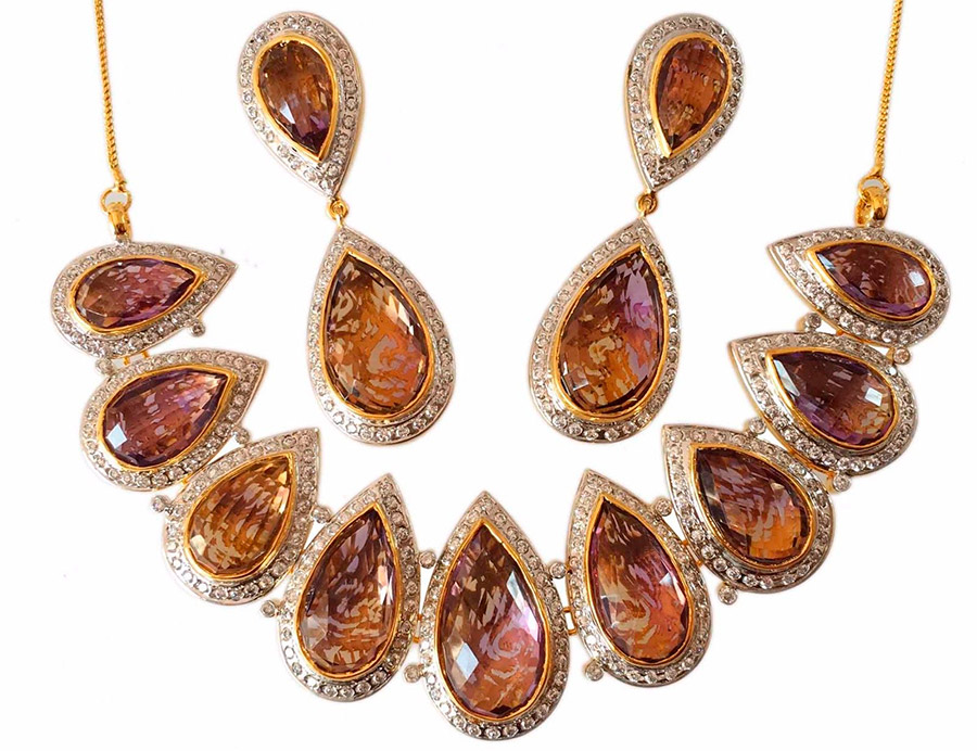 Collier et boucles d'oreilles