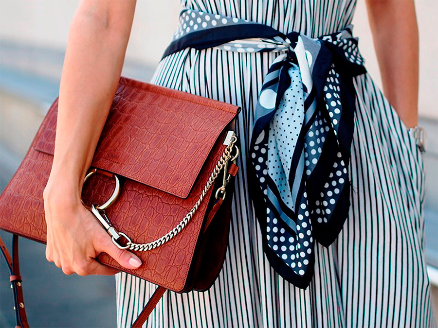 Comment porter un foulard avec style