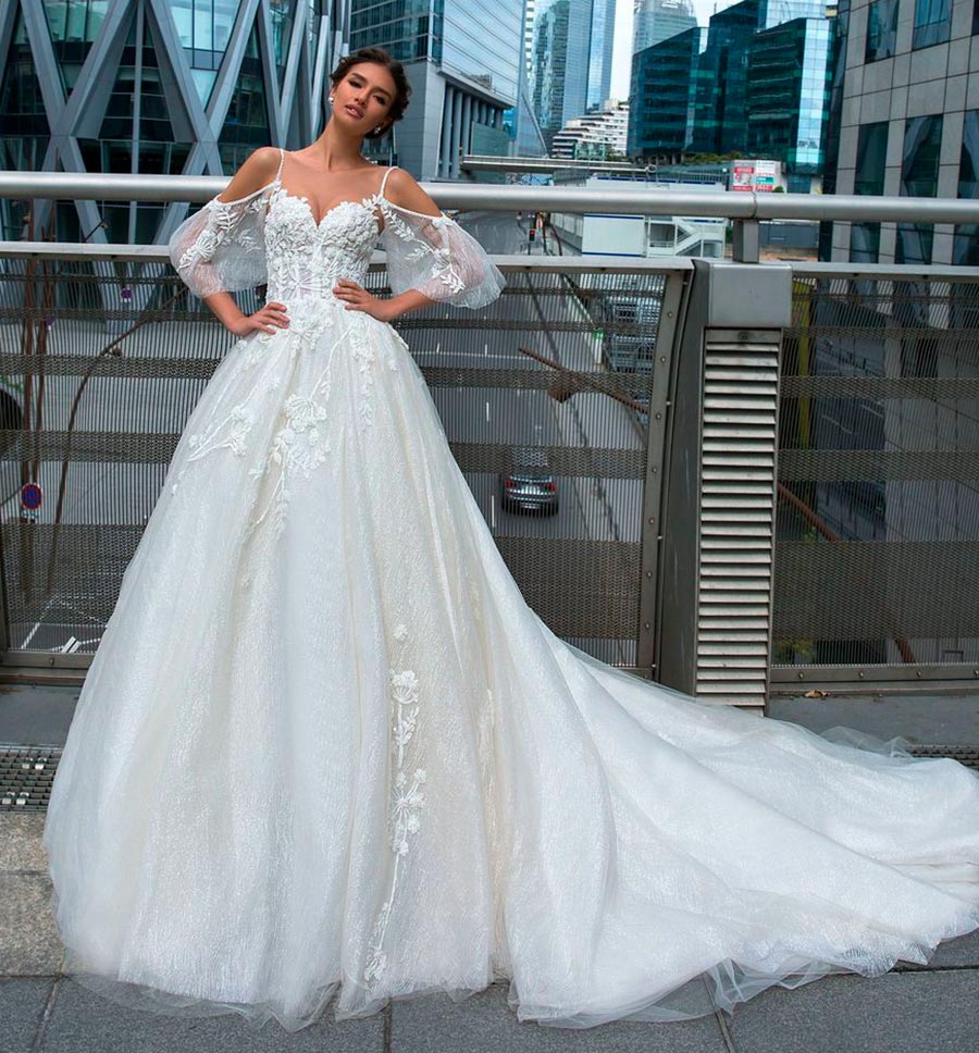 Épaules et manches ouvertes