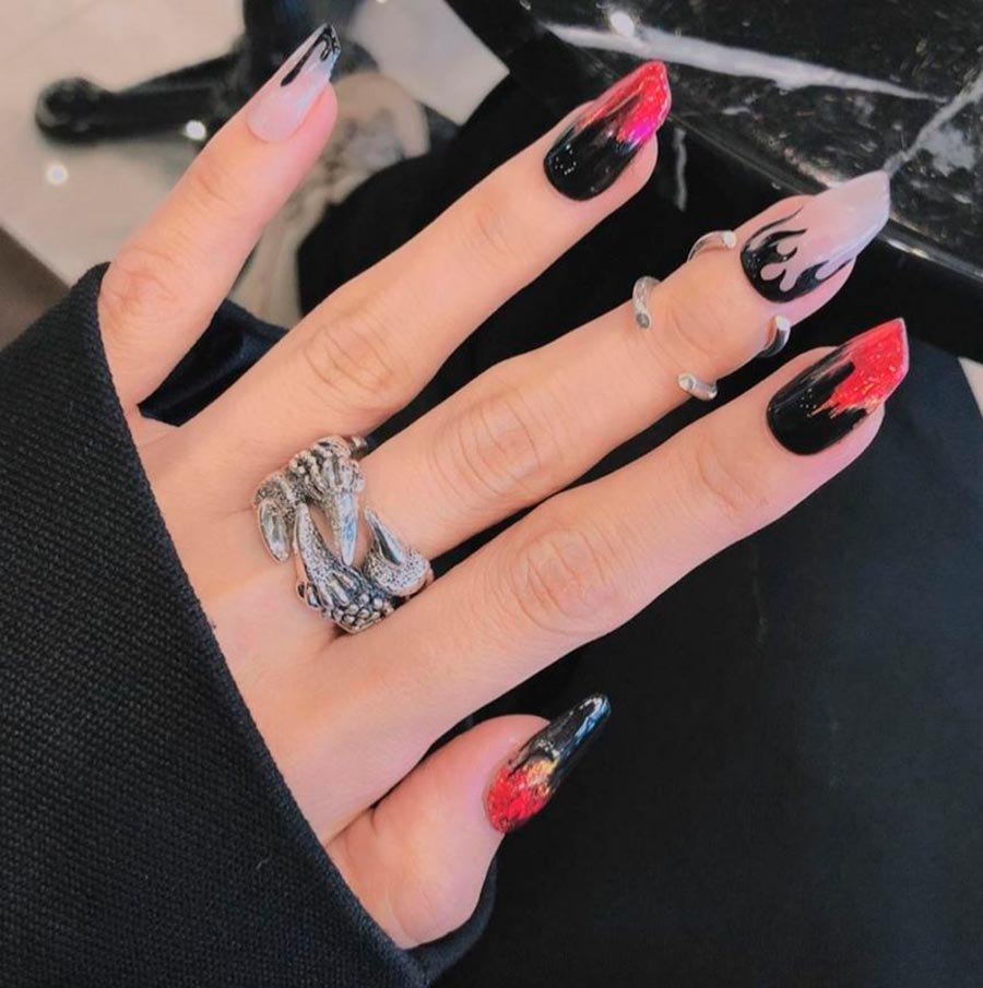 Forme d'ongle de rouge à lèvres